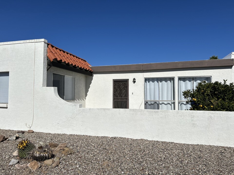 139 N Camino Del Varonil in Green Valley, AZ - Foto de edificio