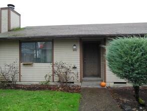 1642 SE 23rd Ct in Albany, OR - Building Photo - Building Photo