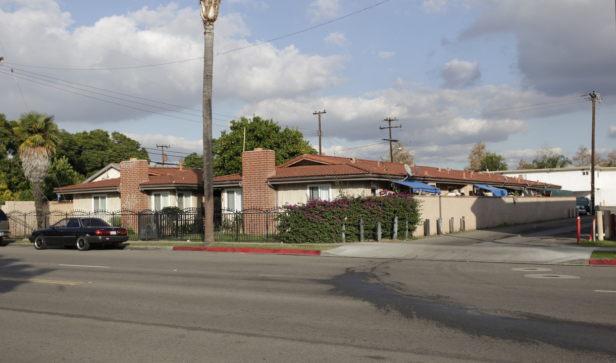 909 Standard St in Santa Ana, CA - Foto de edificio