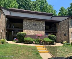 160 Cross Slope Ct in Englishtown, NJ - Building Photo