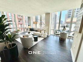 230 W Washington St in Chicago, IL - Building Photo