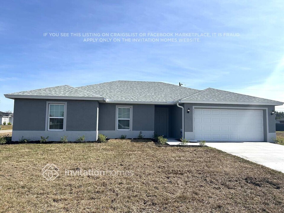 711 NE 1st Ave in Cape Coral, FL - Building Photo