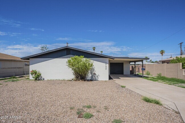 2732 W Tuckey Ln in Phoenix, AZ - Building Photo - Building Photo