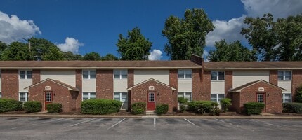 Chatham Square Apartments in Virginia Beach, VA - Foto de edificio - Building Photo