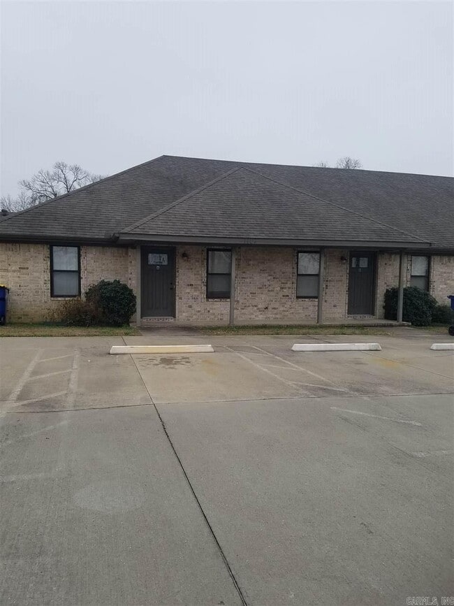 property at 1107 W Elm St