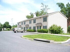 Clifton Knolls in Staunton, VA - Building Photo