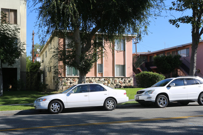 1233-1237 E Wilson Ave in Glendale, CA - Foto de edificio - Building Photo