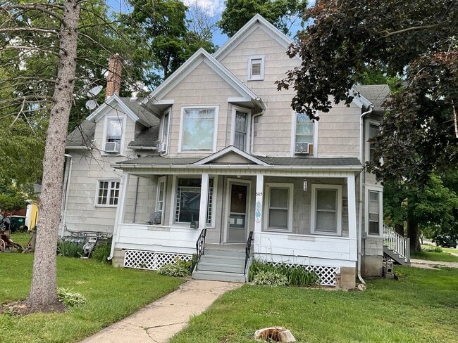 105 N Jefferson St in Batavia, IL - Building Photo - Building Photo