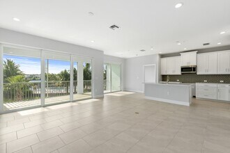 2318 Sawyers Hill Rd, Unit 105 in Naples, FL - Building Photo - Building Photo