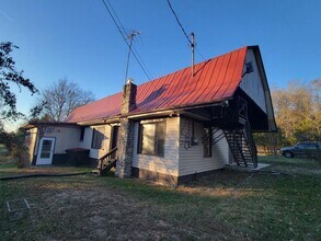 688 Speck Rd in Lebanon, TN - Foto de edificio - Building Photo