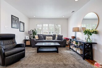 7820 Agnew Ave in Los Angeles, CA - Building Photo - Building Photo