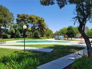 629 E Pecos Way in Las Vegas, NV - Building Photo - Building Photo