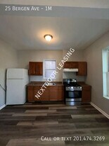 25 Bergen Ave in Jersey City, NJ - Building Photo