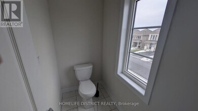 160 Belmont Dr in Clarington, ON - Building Photo - Building Photo