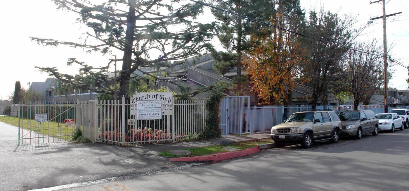 Osborne Gardens Apartments in Pacoima, CA - Building Photo