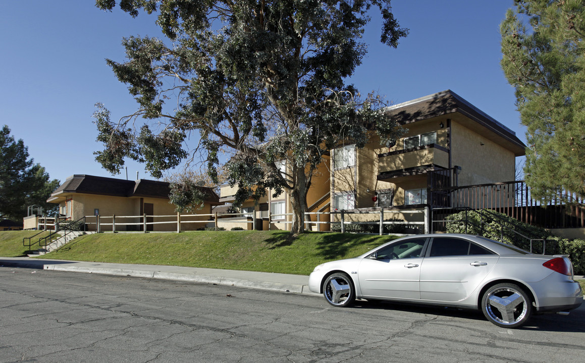 15722 Tern Rd in Victorville, CA - Building Photo