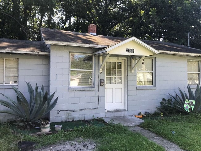 property at 2405 Holmes St