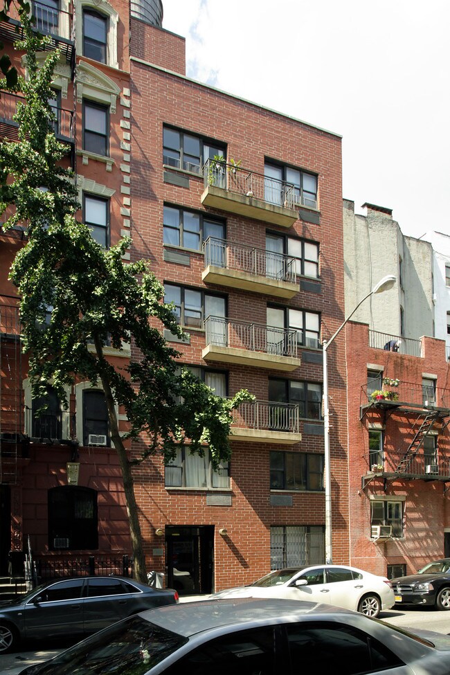 254 E 10th St in New York, NY - Foto de edificio - Building Photo