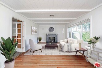 5353 Don Pio Dr in Los Angeles, CA - Building Photo - Building Photo