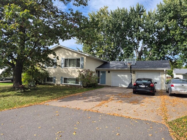 515 W 13th St in Marshfield, WI - Building Photo - Building Photo