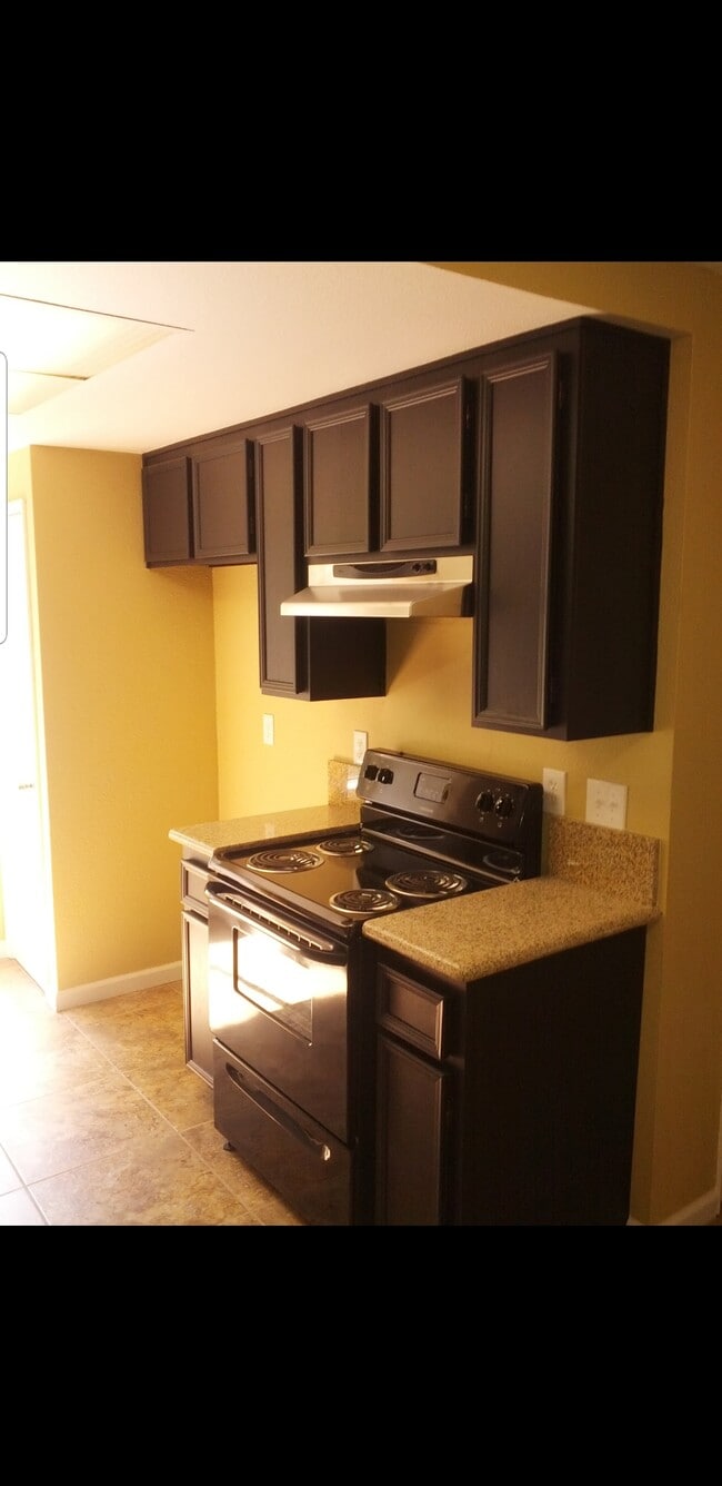 1313 Floyd Ave, Unit North Lake Condominiums in Modesto, CA - Foto de edificio - Building Photo