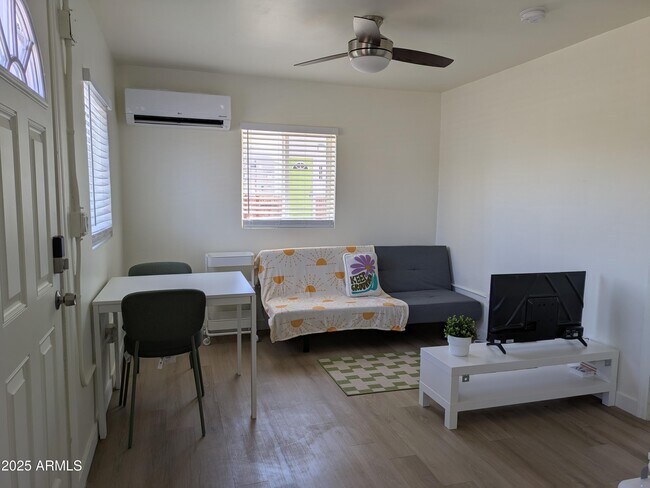 1620 E Apache Blvd in Tempe, AZ - Building Photo - Building Photo