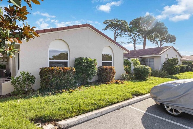 2161 Pueblo Cir in Sarasota, FL - Foto de edificio - Building Photo