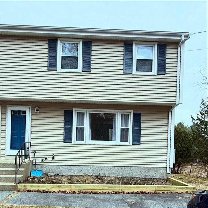 391 Caswell St in Taunton, MA - Building Photo