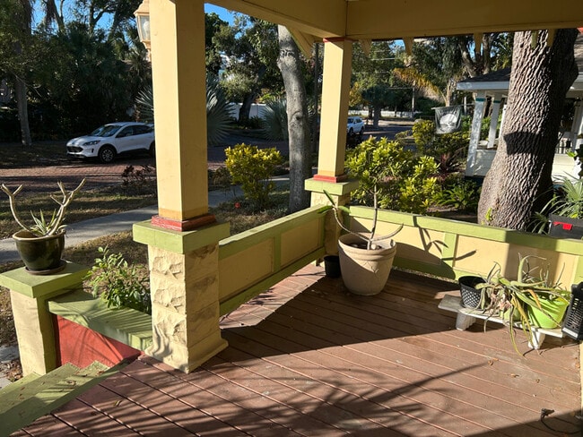 2535 2nd Ave N in St. Petersburg, FL - Foto de edificio - Building Photo