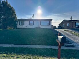 308 E Tiverton Way in Lexington, KY - Building Photo