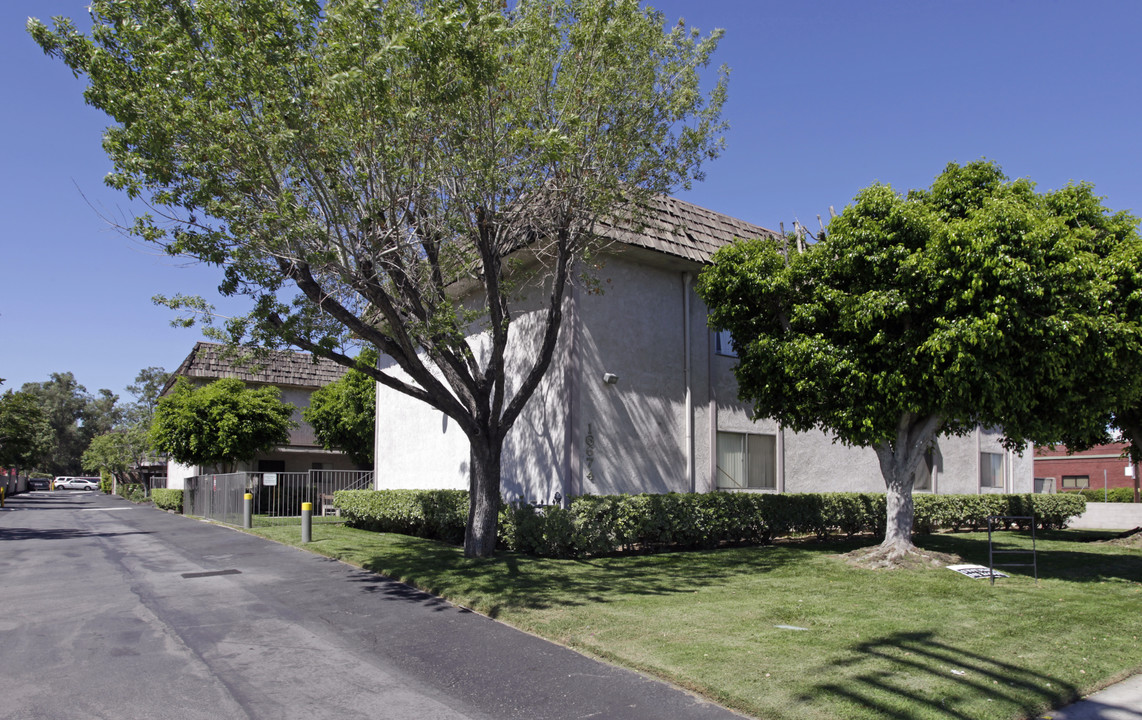 La Vista Apartments in Fontana, CA - Foto de edificio