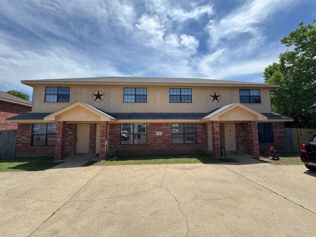 property at 1106 Lansberry Ct