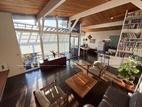 6925 Snake Rd in Oakland, CA - Foto de edificio - Building Photo