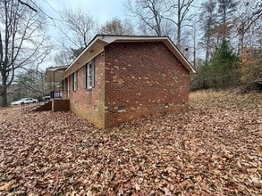 2116 Greenoak Dr in Shelby, NC - Building Photo - Building Photo