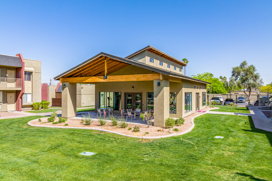 Eastridge Apartments in Tempe, AZ - Building Photo