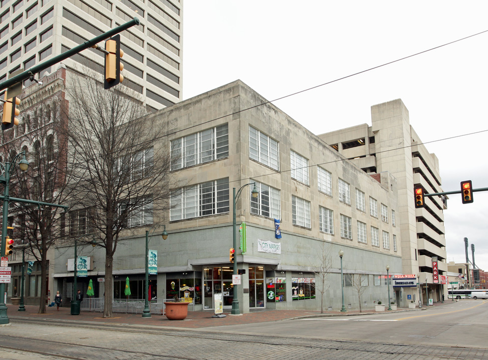 Radio Center Flats in Memphis, TN - Foto de edificio