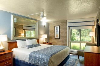 1020/1-1021 Vail View Dr in Vail, CO - Building Photo - Building Photo
