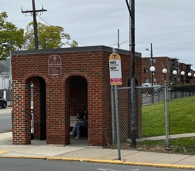 1000 Governors Dr in Winthrop, MA - Building Photo - Building Photo