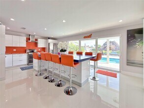 17135 NW 87th Ave in Hialeah, FL - Building Photo - Building Photo