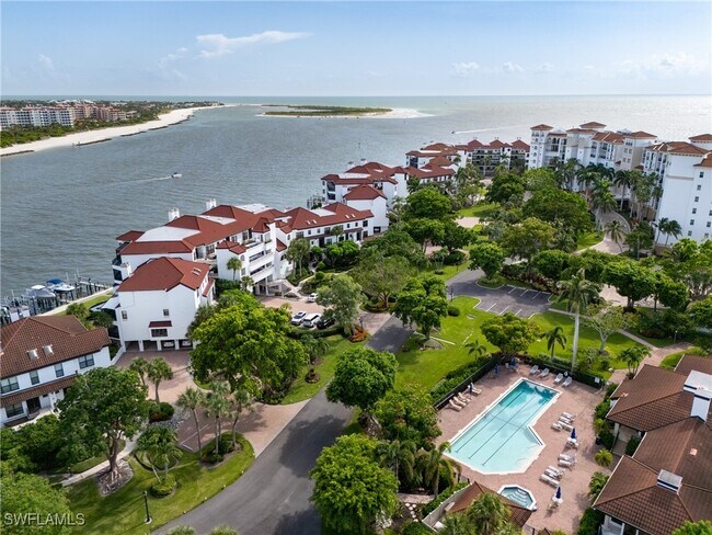 524 La Peninsula Blvd in Naples, FL - Building Photo - Building Photo