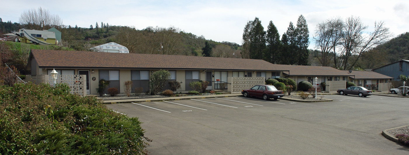 West Vue Court Apartments in Roseburg, OR - Building Photo