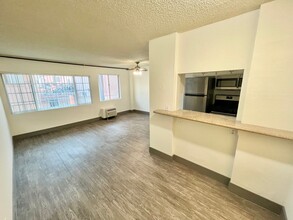 3730 S Sepulveda Blvd, Unit 103 in Los Angeles, CA - Foto de edificio - Building Photo
