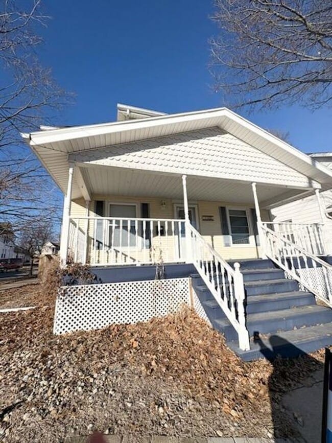 1102 N Madison St in Bloomington, IL - Building Photo - Building Photo