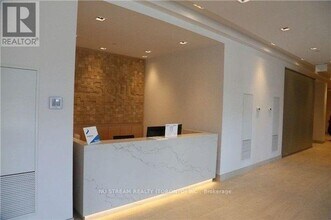 150 Fairview Mall Dr in Toronto, ON - Building Photo - Building Photo