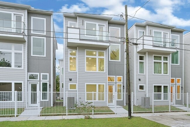6713 St Augustine St in Houston, TX - Building Photo - Building Photo