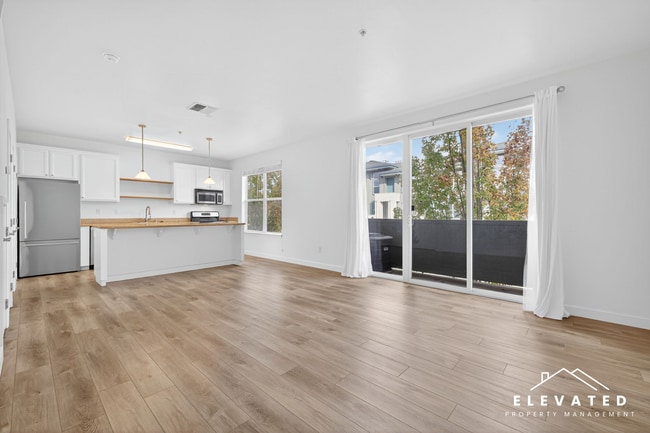 905 Doubles Dr in Santa Rosa, CA - Building Photo - Building Photo