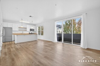 905 Doubles Dr in Santa Rosa, CA - Building Photo - Building Photo