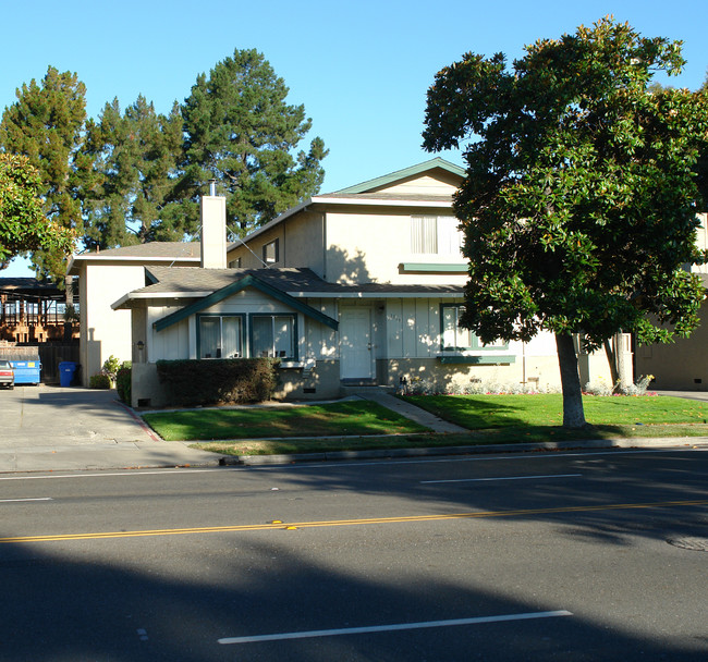 1359 S Wolfe Rd in Sunnyvale, CA - Building Photo - Building Photo