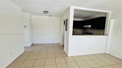 2121 NE 168th St in North Miami Beach, FL - Building Photo - Building Photo