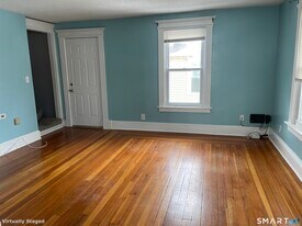 114 Judd St in Bristol, CT - Building Photo